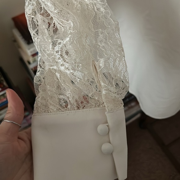 Isaac Mizrahi Live Stretch Crepe Blouse with Lace Sleeves Size M - Picture 6 of 8